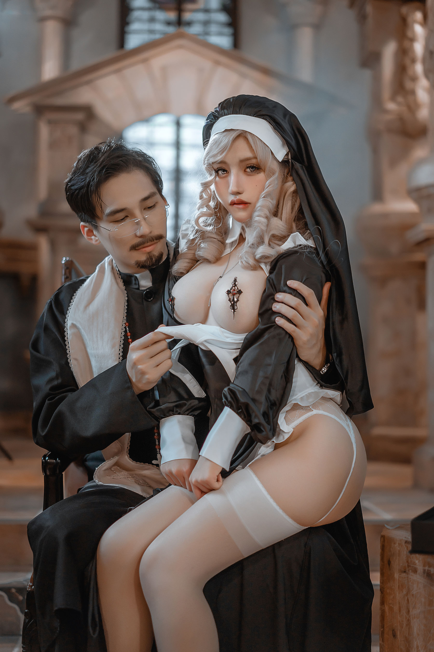 Net Red COSER Photo Фото с улыбкой и ароматом - отец и монахиня - Образ 42 