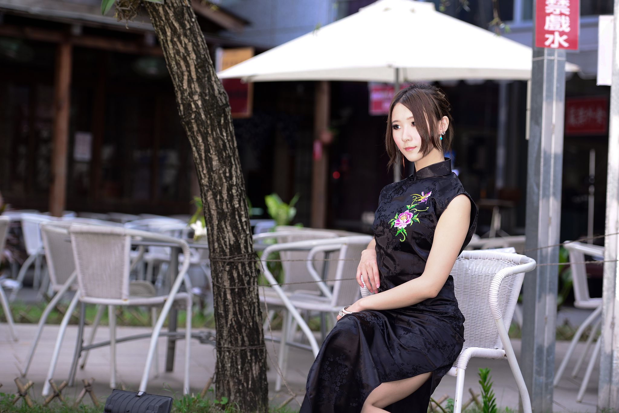 Black cheongsam.